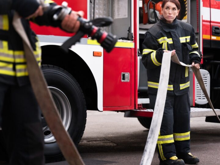 Intensywna akcja gaśnicza w Jastrzębiu-Zdroju: sześć zastępów straży pożarnej bierze udział w akcji